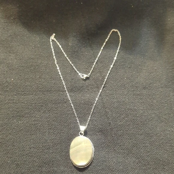 Silver Plated Grey Iridescent Abalone Shell Pendant Statement Necklace - Picture 3 of 6